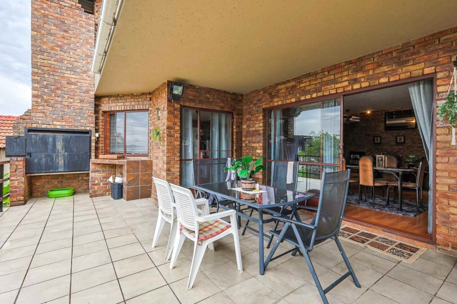 4 Bedroom Property for Sale in Hartbeespoort North West